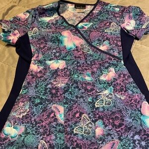 Women’s scrub top used med